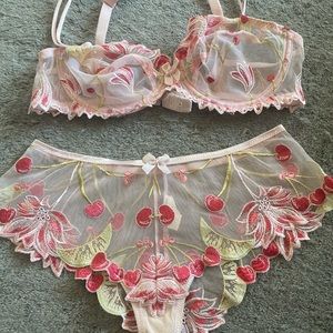 Simone Perele vintage lingerie set, 32C and Small